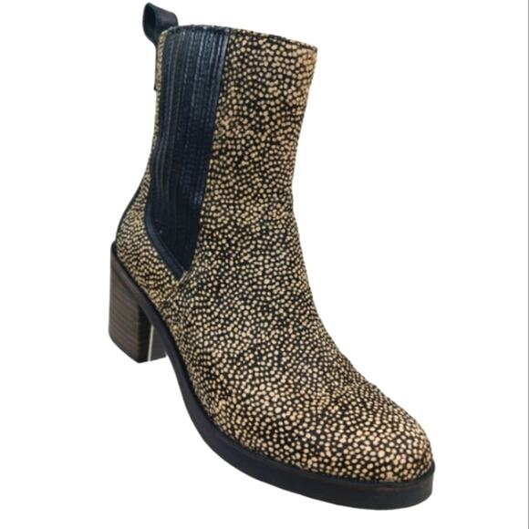 FS2197 EUC $225 UGG Camden Exotic Chelsea Boots size 7 - Picture 3 of 11